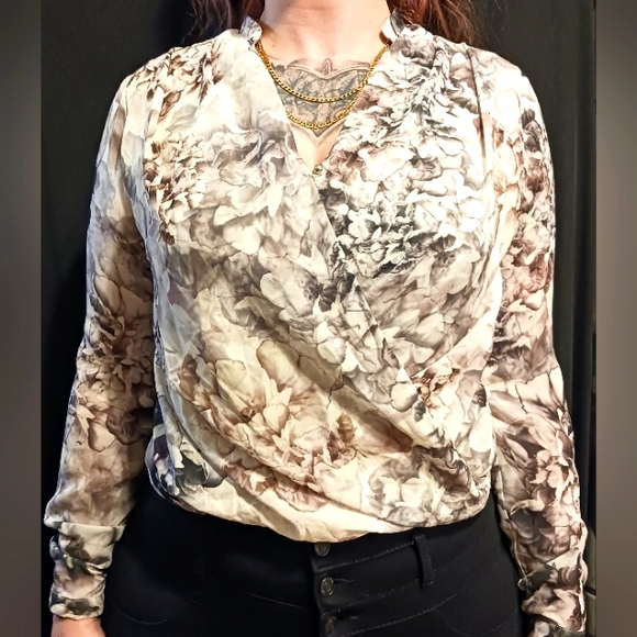 Ladies H&M Long-Sleeved Semi-Sheer Chiffon Wrap-Style Blouse - Picture 7 of 7